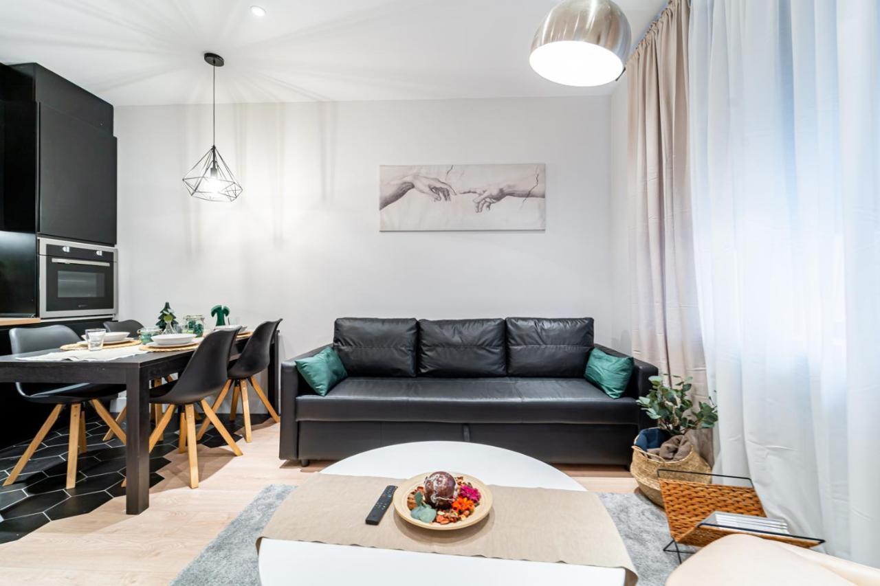 Edsam Madrid Apartments Black 외부 사진